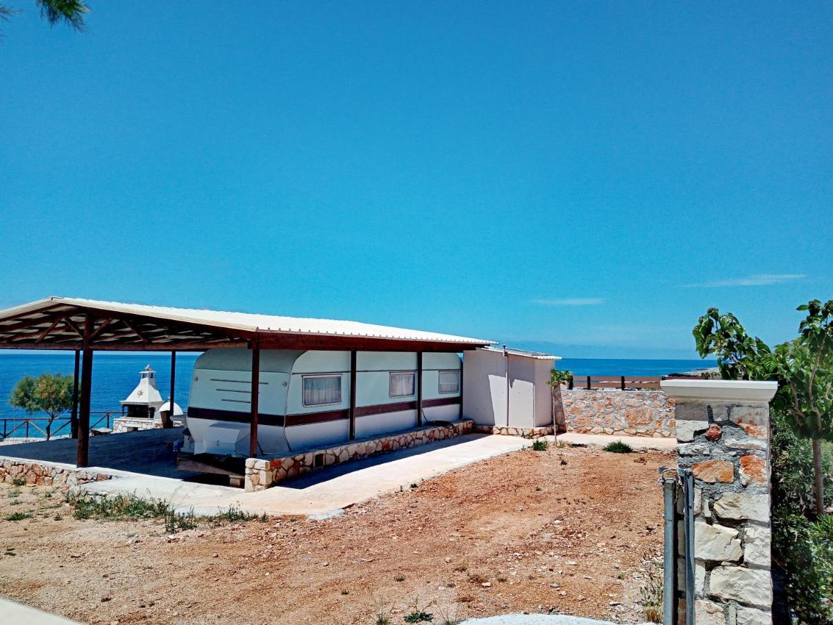 Caravan Fishing Spot Porto Roxa Agios Leon Exteriér fotografie
